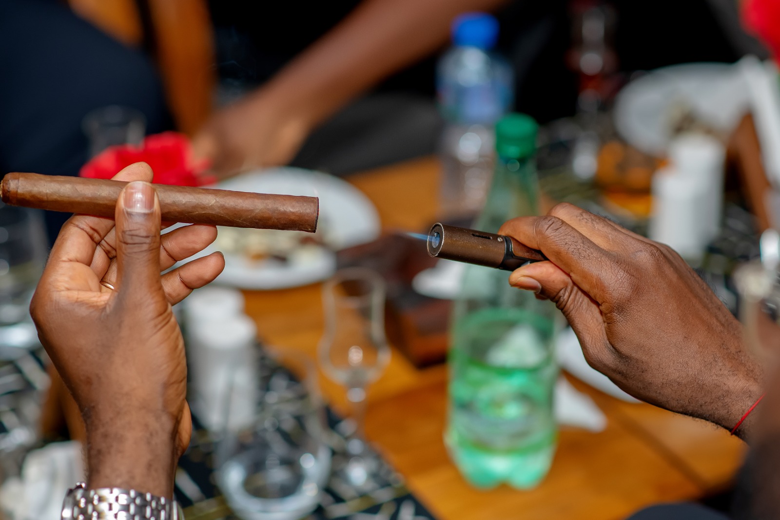 El Fumador Del Jefe presente           " The Hood Sommelier " 18