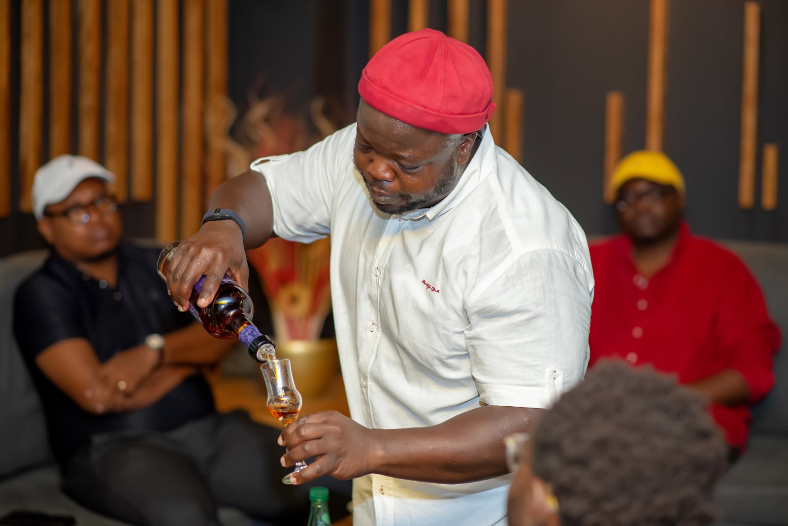 El Fumador Del Jefe presente           " The Hood Sommelier " 13