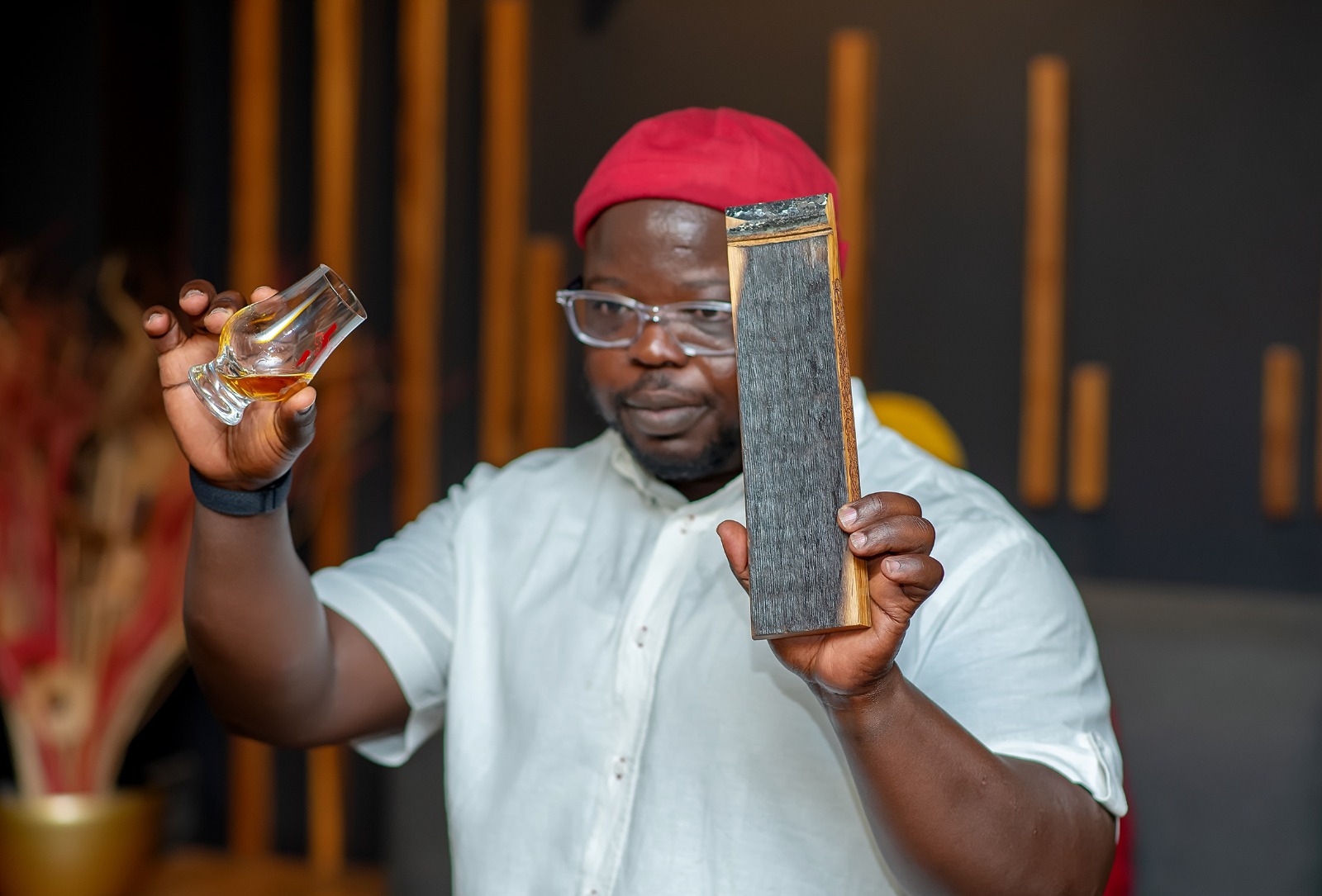 El Fumador Del Jefe presente           " The Hood Sommelier " 21